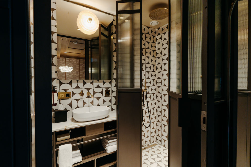 Adjacent post image 1